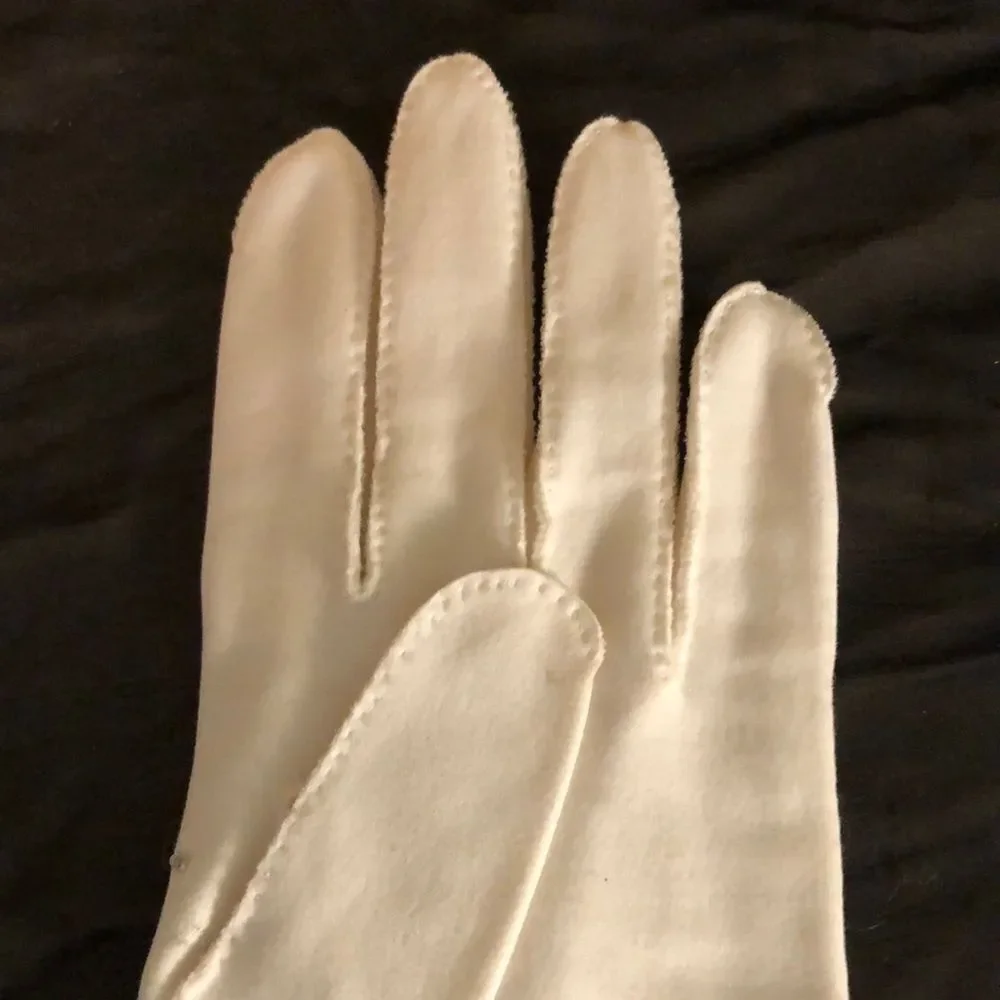 Vintage White Ladies Gloves With Clear Beading